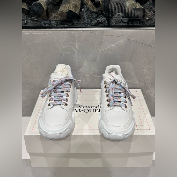 Alexander Mcqueen New Court size 8 (US) - Picture 2 of 6